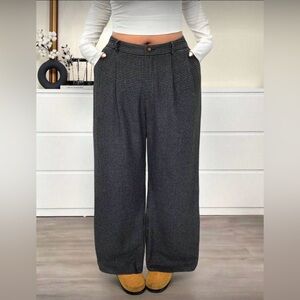 Women’s Charcoal Houndstooth Dress Pants wide leg. These are super cute.
